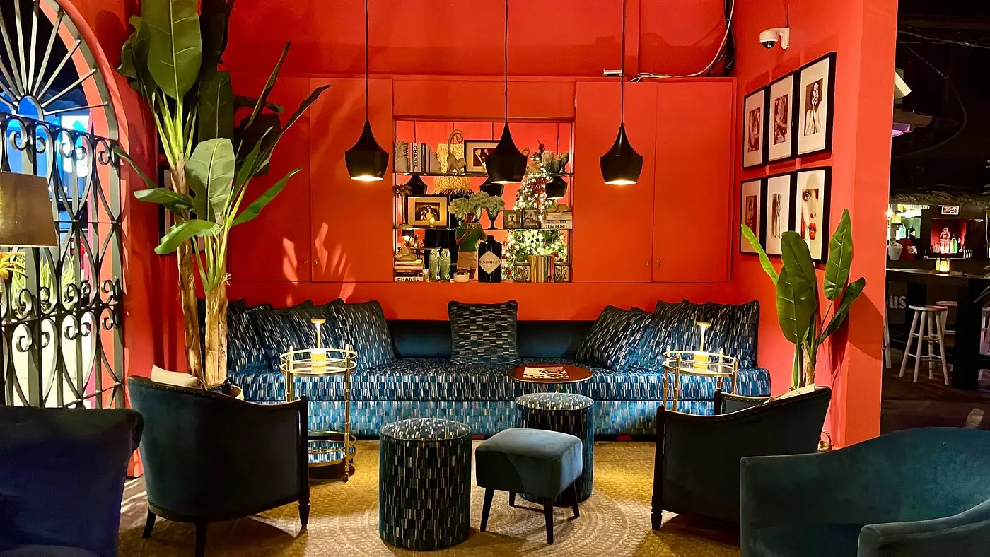 Restaurants & Nightlife
